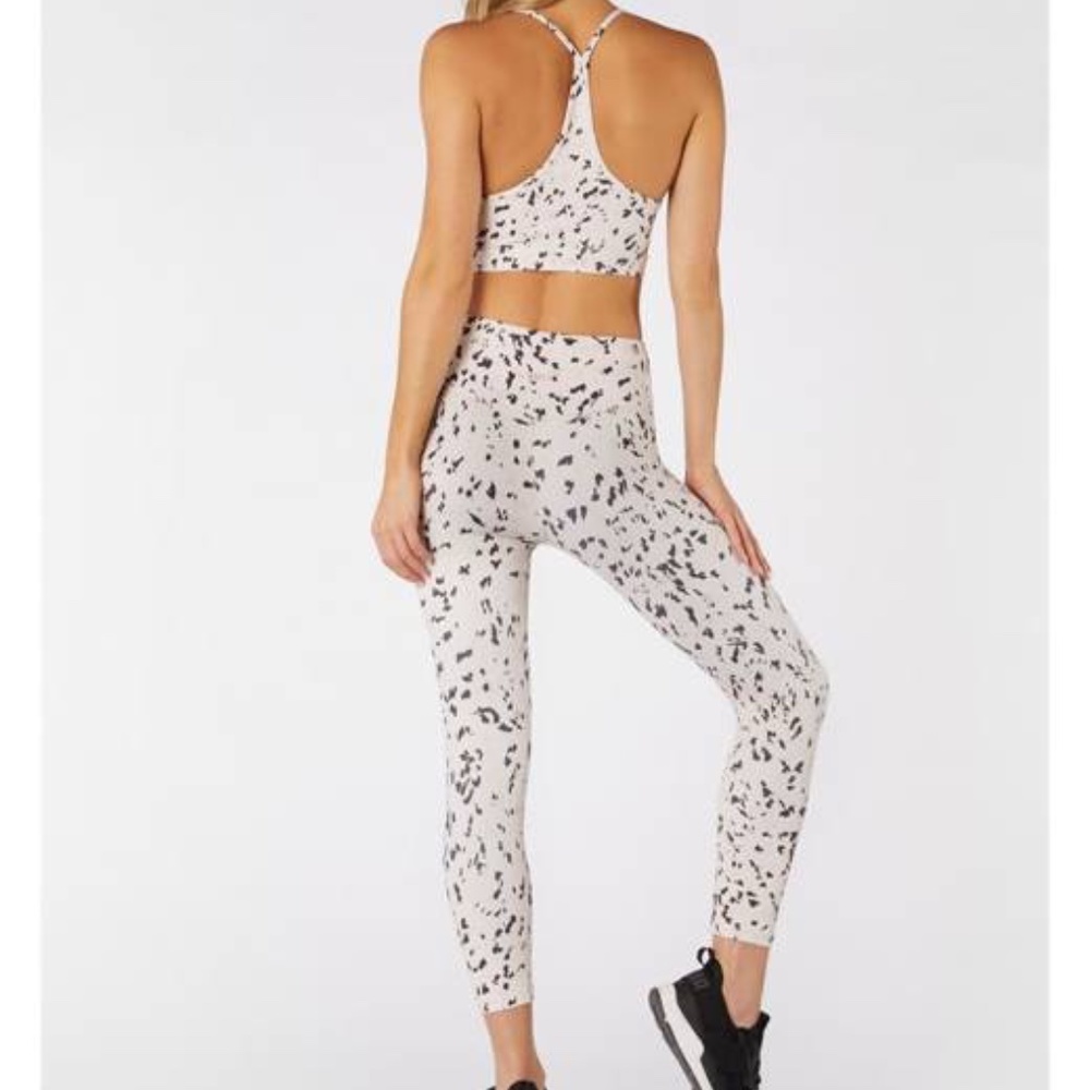 L'URV Feathers 3/4 Leggings & Crop Sports Bra Top SET